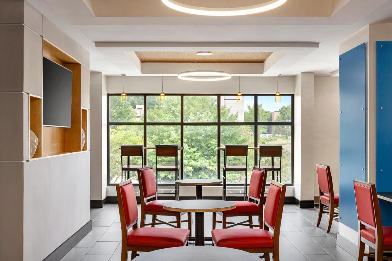 Holiday Inn Express & Suites Greenville-Downtown By Ihg Buitenkant foto