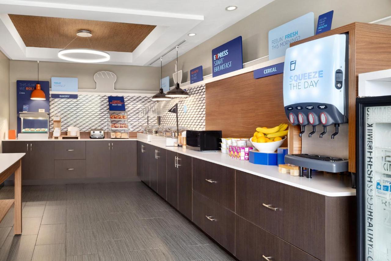 Holiday Inn Express & Suites Greenville-Downtown By Ihg Buitenkant foto