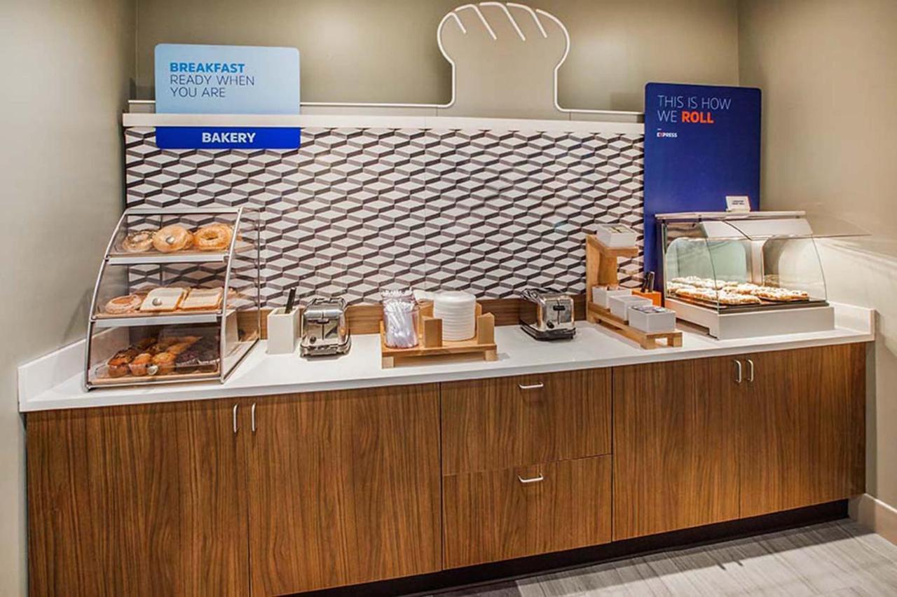 Holiday Inn Express & Suites Greenville-Downtown By Ihg Buitenkant foto