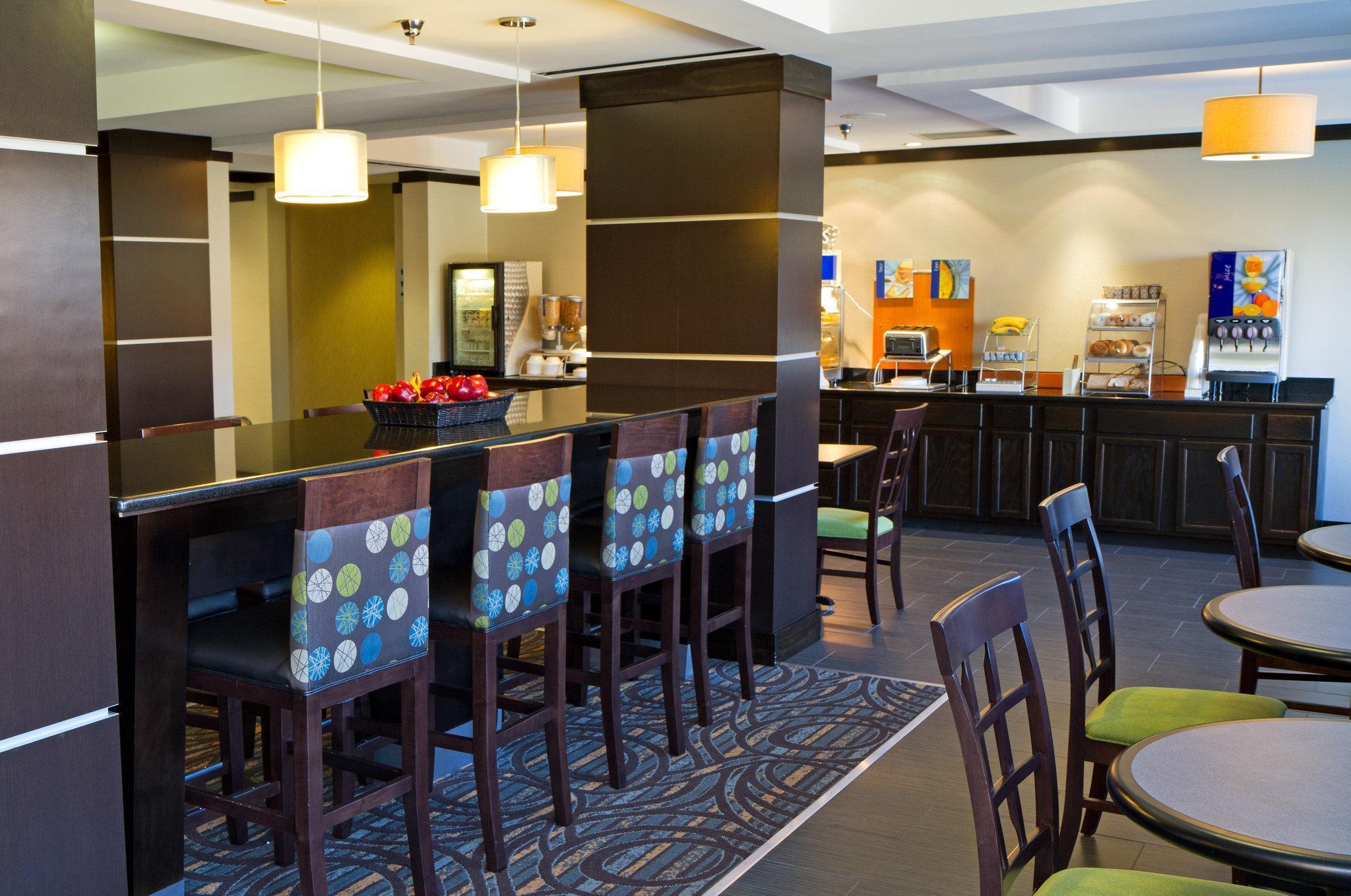Holiday Inn Express & Suites Greenville-Downtown By Ihg Buitenkant foto
