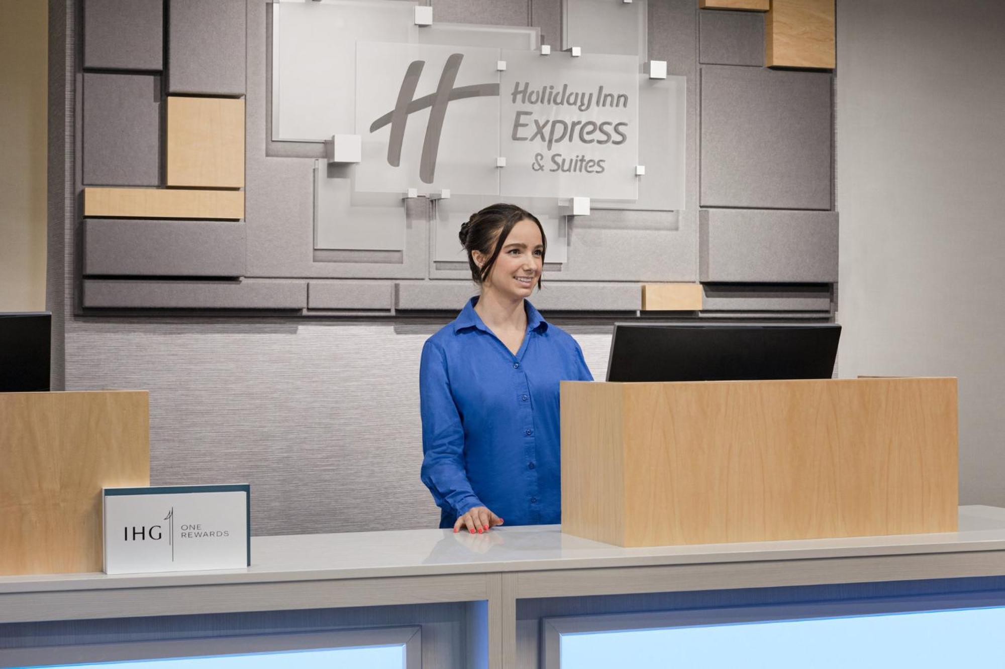 Holiday Inn Express & Suites Greenville-Downtown By Ihg Buitenkant foto